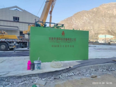 温州纽嘉(jia)设备制造(zao)有限责任(rèn)公司為文(wén)縣東西收(shou)費站安裝(zhuang)一體化污(wu)水處理設(she)備